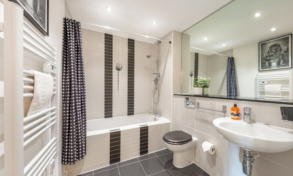 Photo of Bathroom in Park Royal