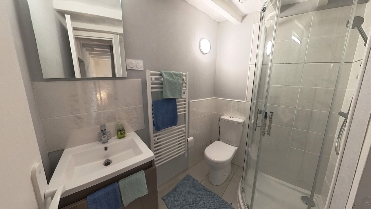 Photo of Bathroom in Savigny-en-Veron