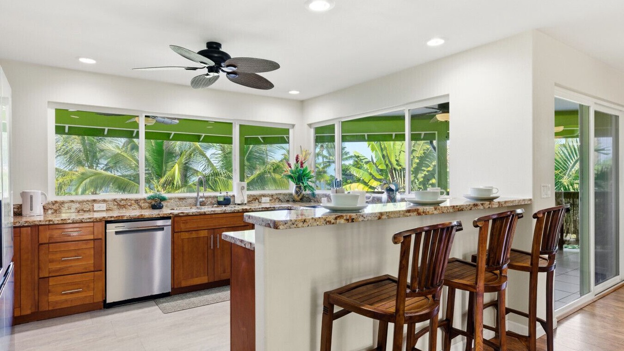 Photo of Kitchen in Kahaluu Bay