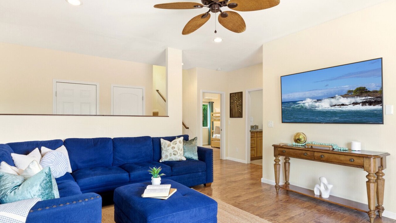 Photo of Livingroom in Kahaluu Bay