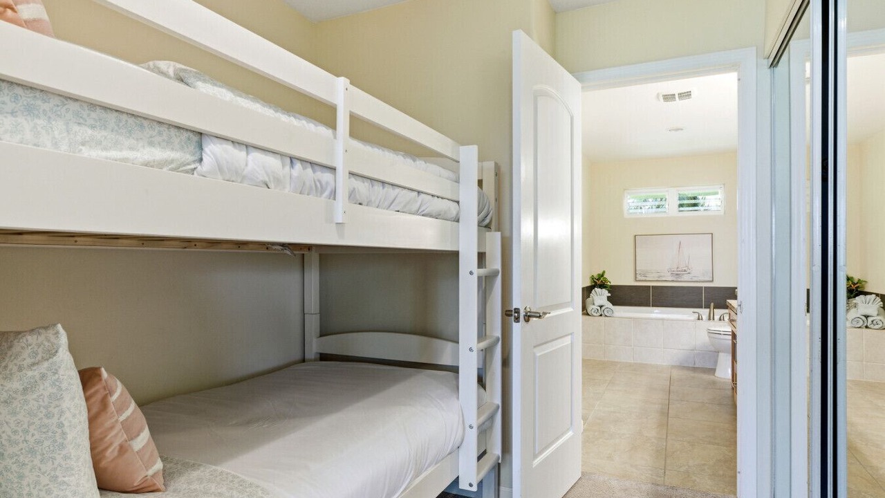 Photo of Bedroom in Kahaluu Bay