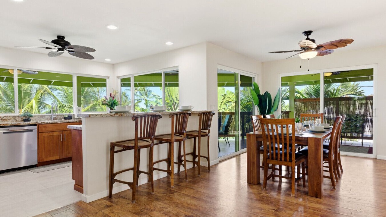 Photo of Others in Kahaluu Bay