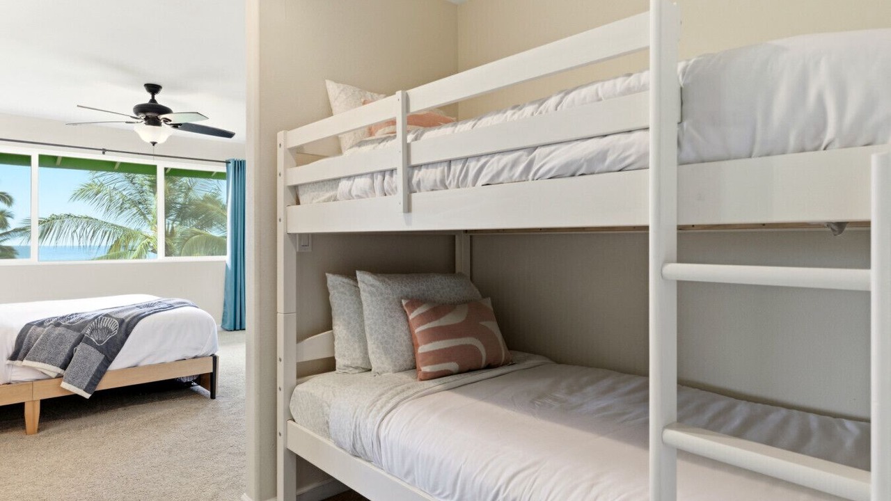 Photo of Bedroom in Kahaluu Bay