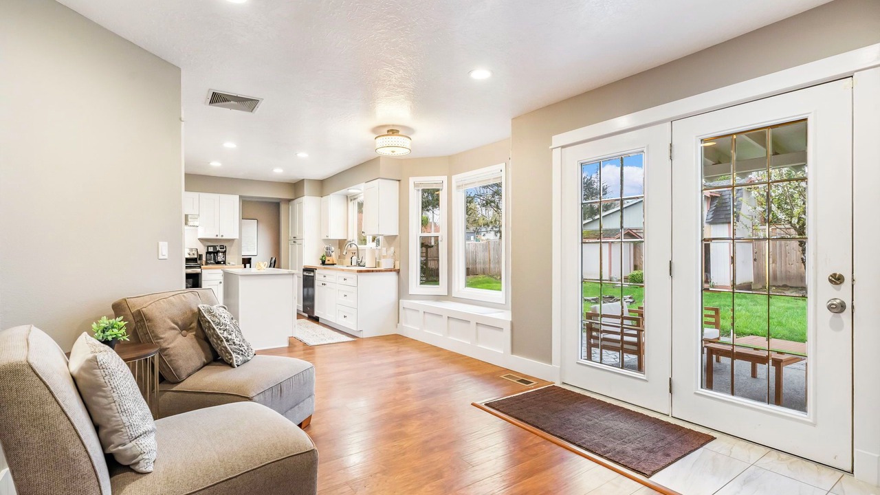 Photo of Livingroom in Troutdale