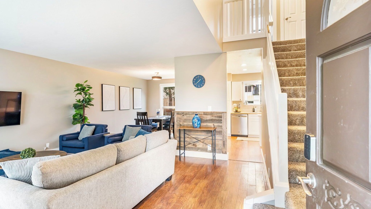 Photo of Livingroom in Troutdale