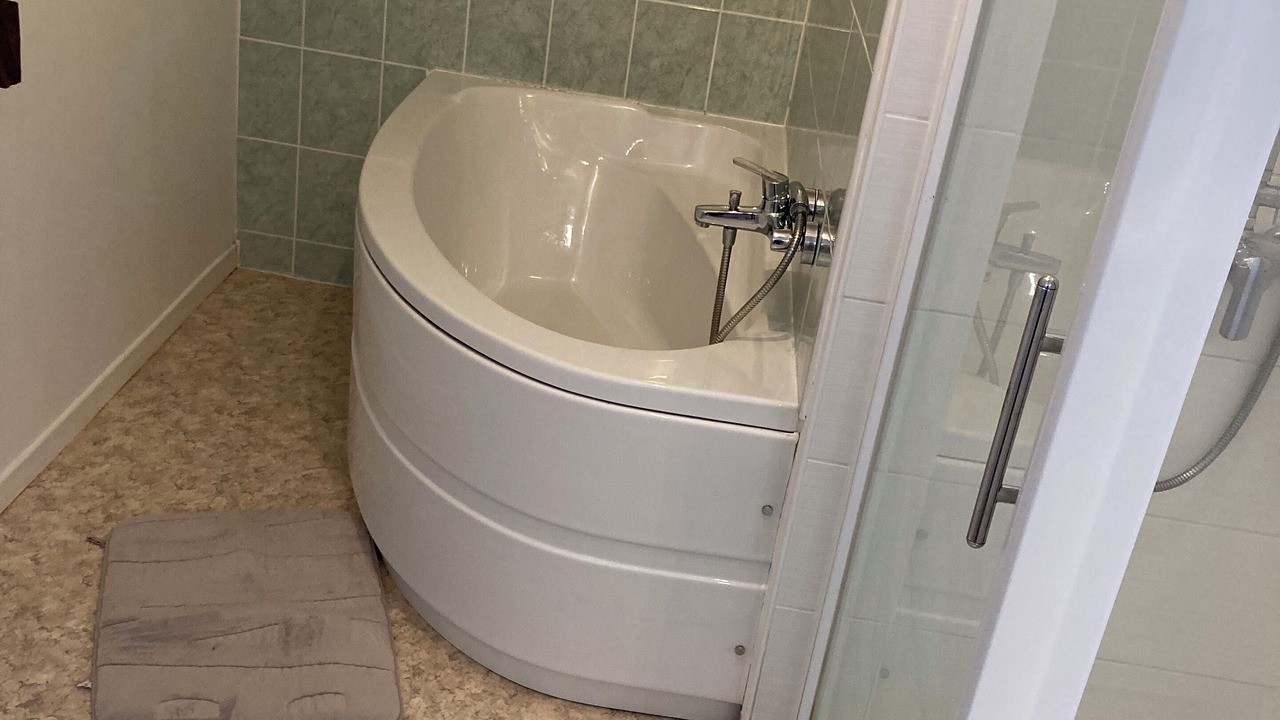 Photo of Bathroom in Thegra