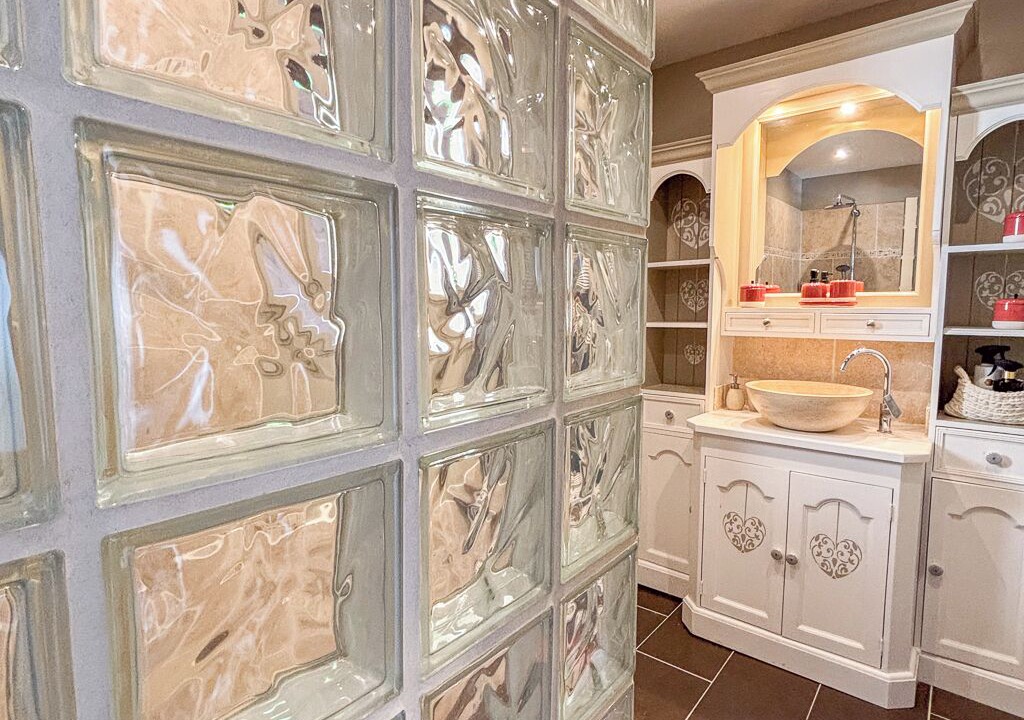 Photo of Bathroom in Clarbec