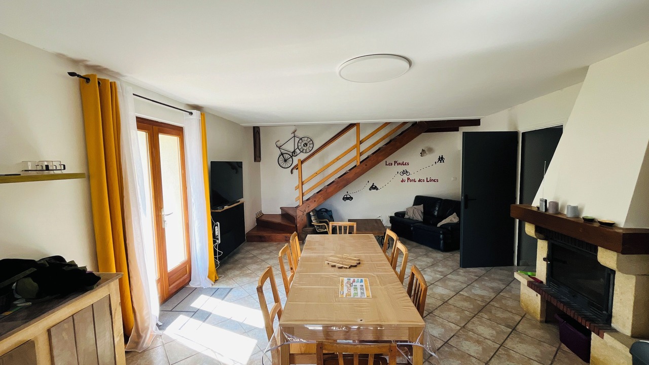 Photo of Others in Valence