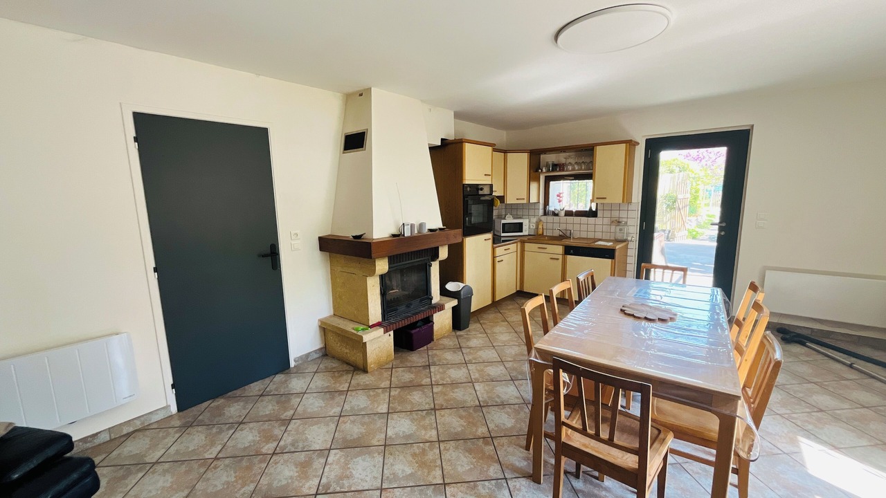 Photo of Others in Valence