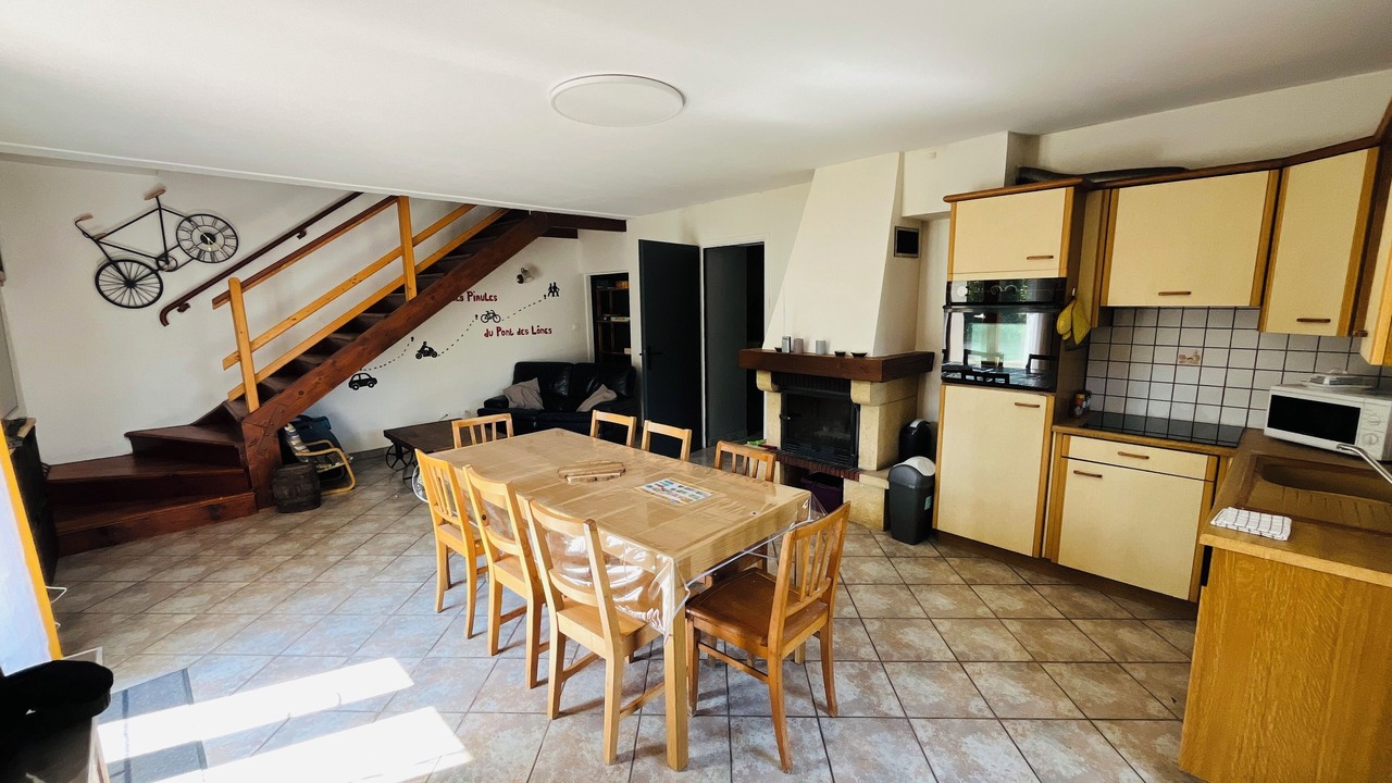 Photo of Others in Valence