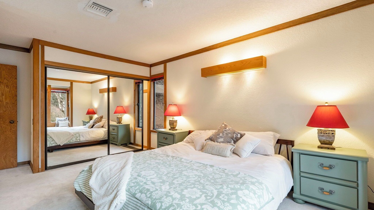 Photo of Bedroom in Welches