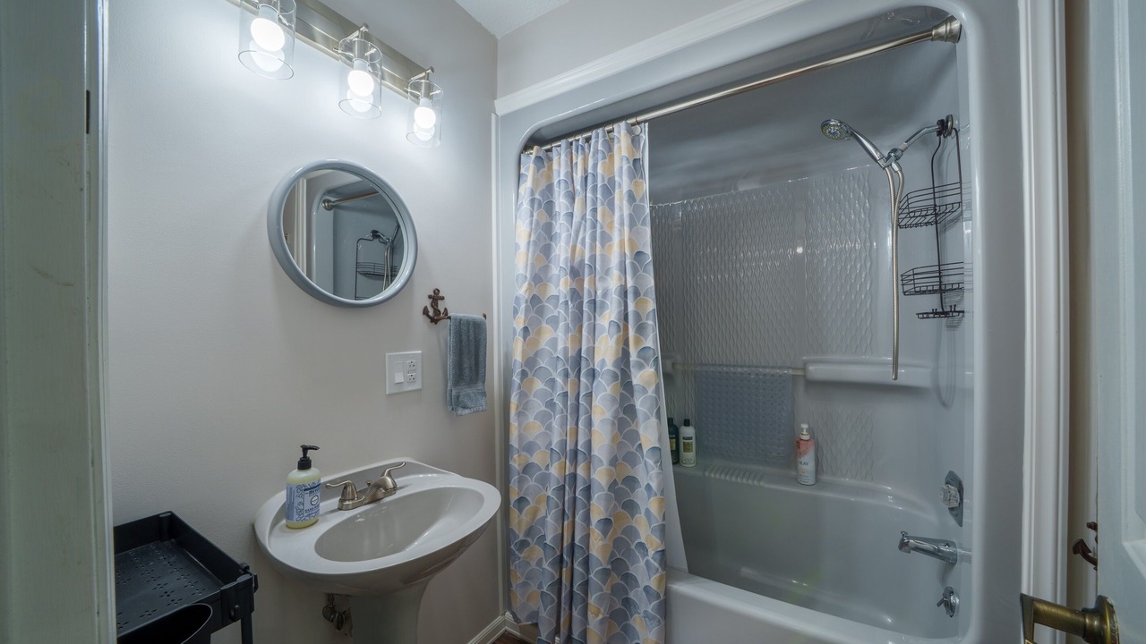 Photo of Bathroom in Groveoak