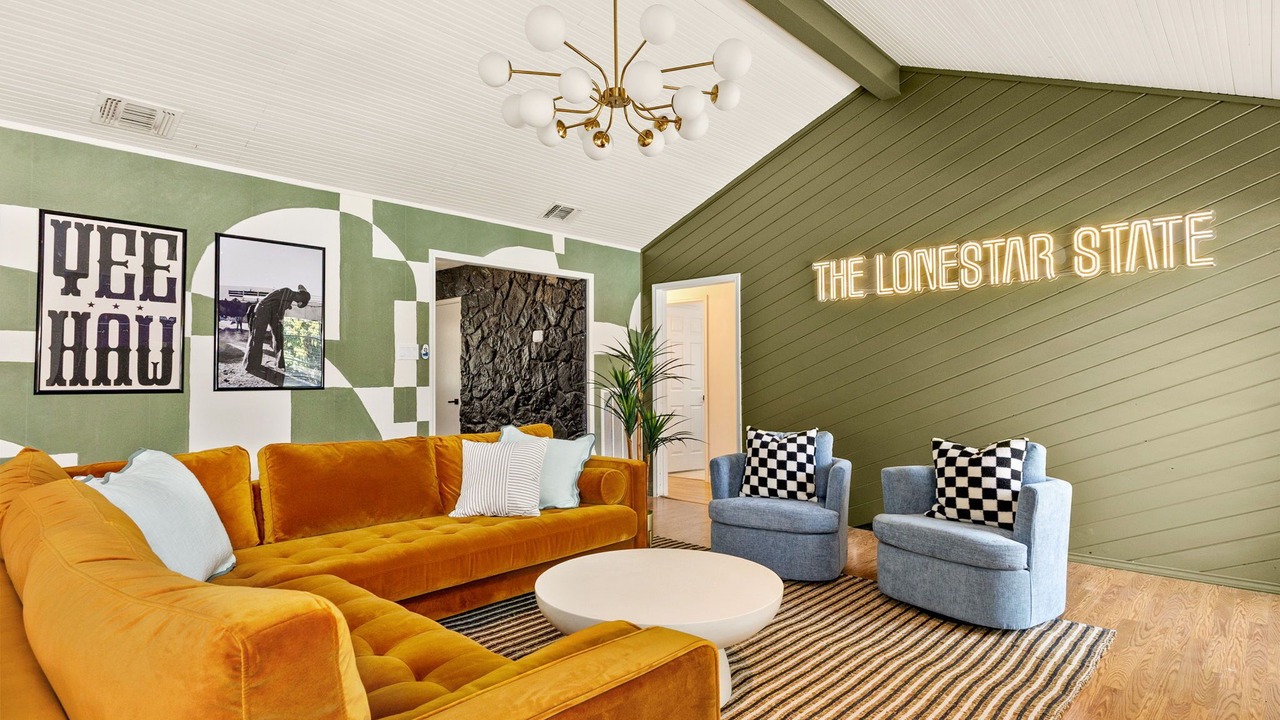Photo of Livingroom in North Central Thousand Oaks