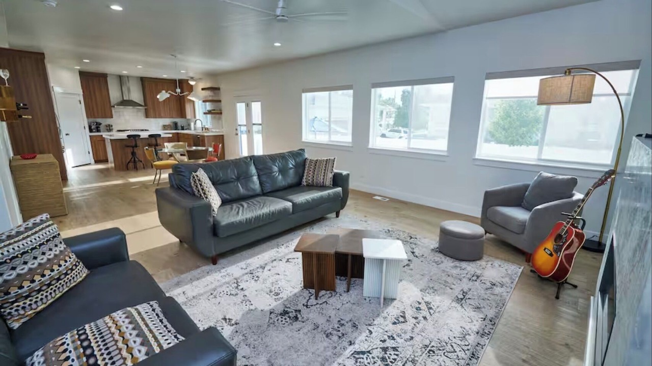Photo of Livingroom in Midvale