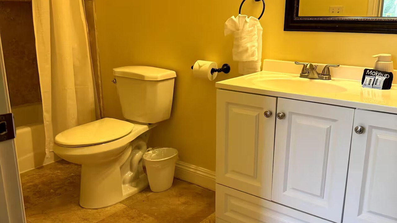 Photo of Bathroom in Pepeekeo