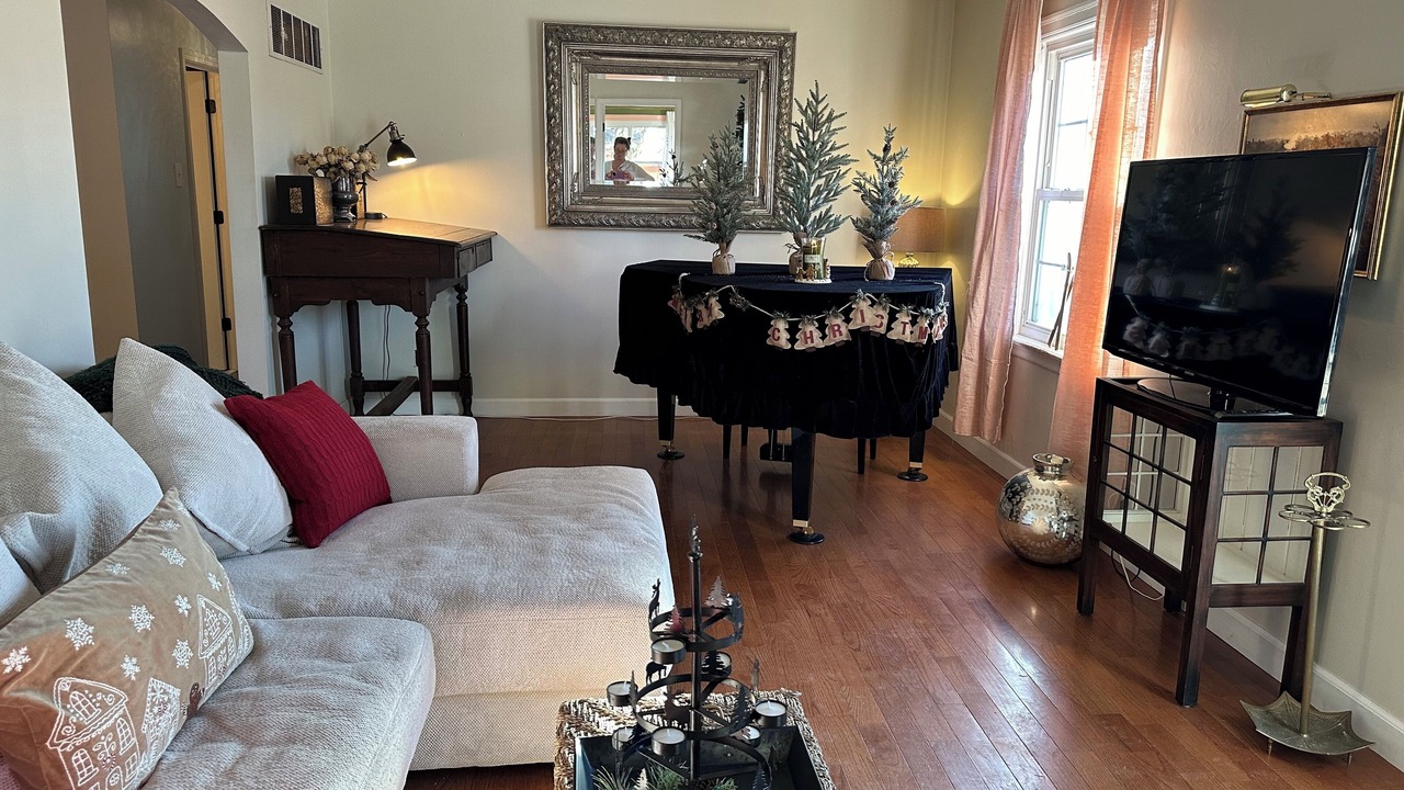Photo of Livingroom in Airport Township