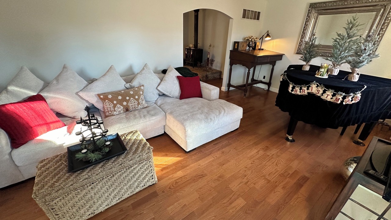Photo of Livingroom in Airport Township