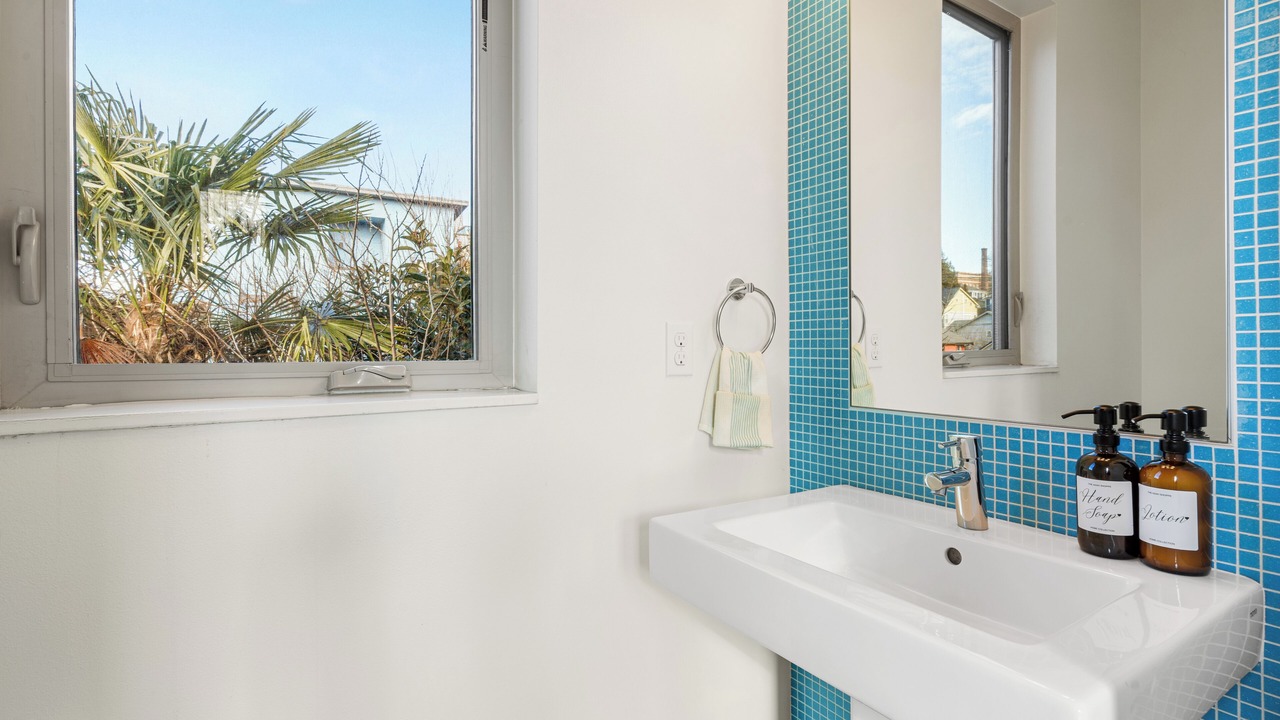 Photo of Bathroom in Central District