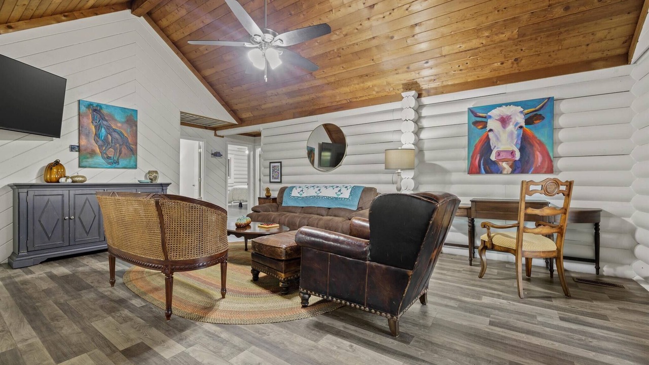 Photo of Livingroom in LaFayette