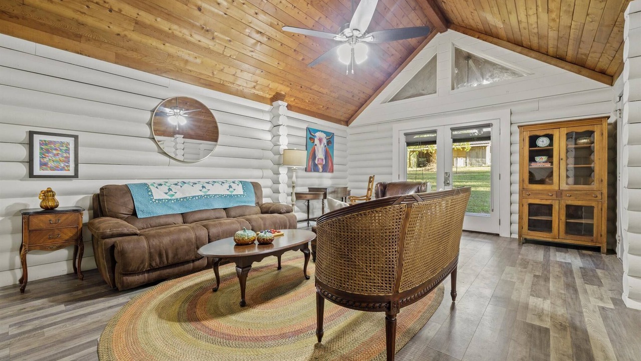 Photo of Livingroom in LaFayette