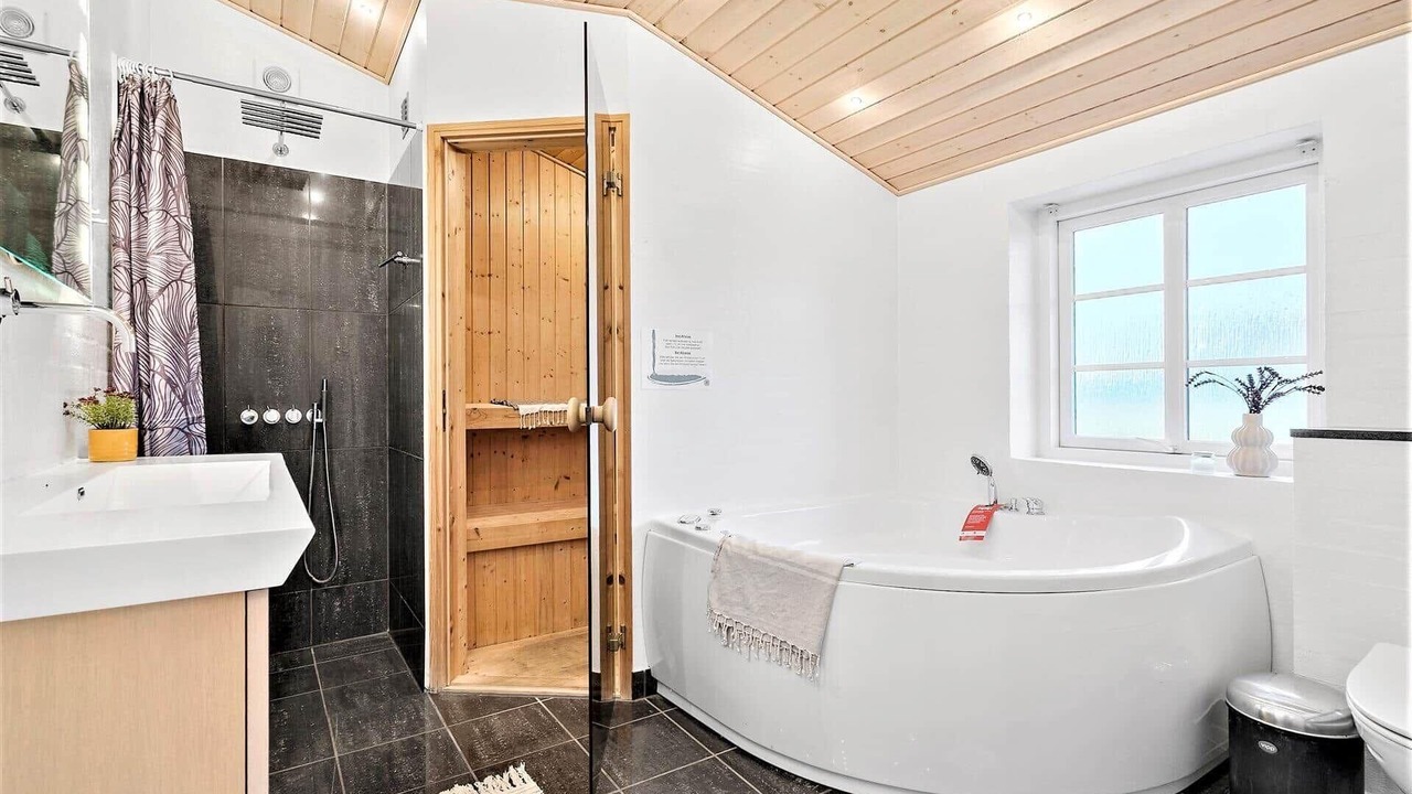 Photo of Bathroom in Nørre Lyngvig