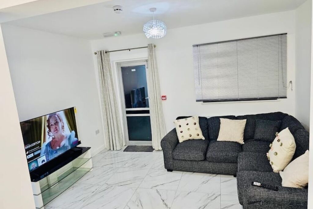 Photo of Livingroom in Ponders End