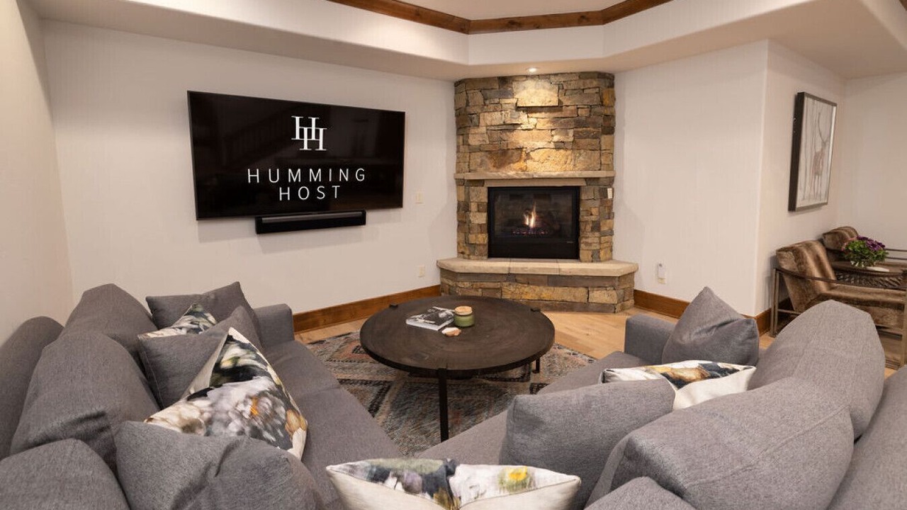 Photo of Livingroom in Edwards
