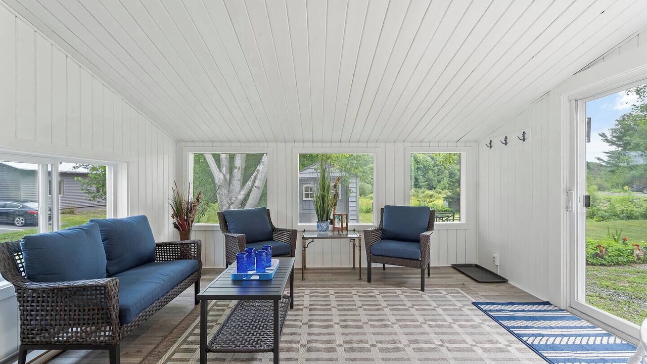Photo of Livingroom in Port Carling
