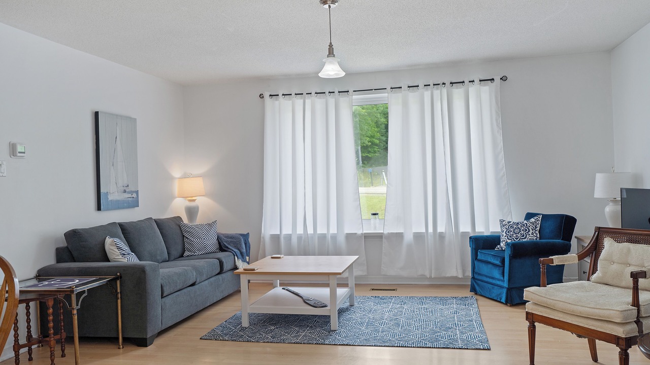 Photo of Livingroom in Port Carling