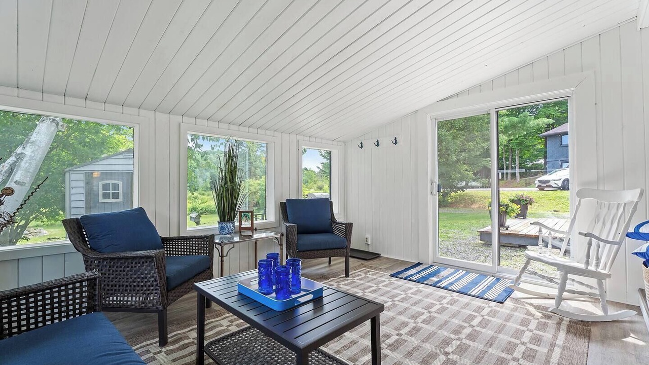 Photo of Livingroom in Port Carling