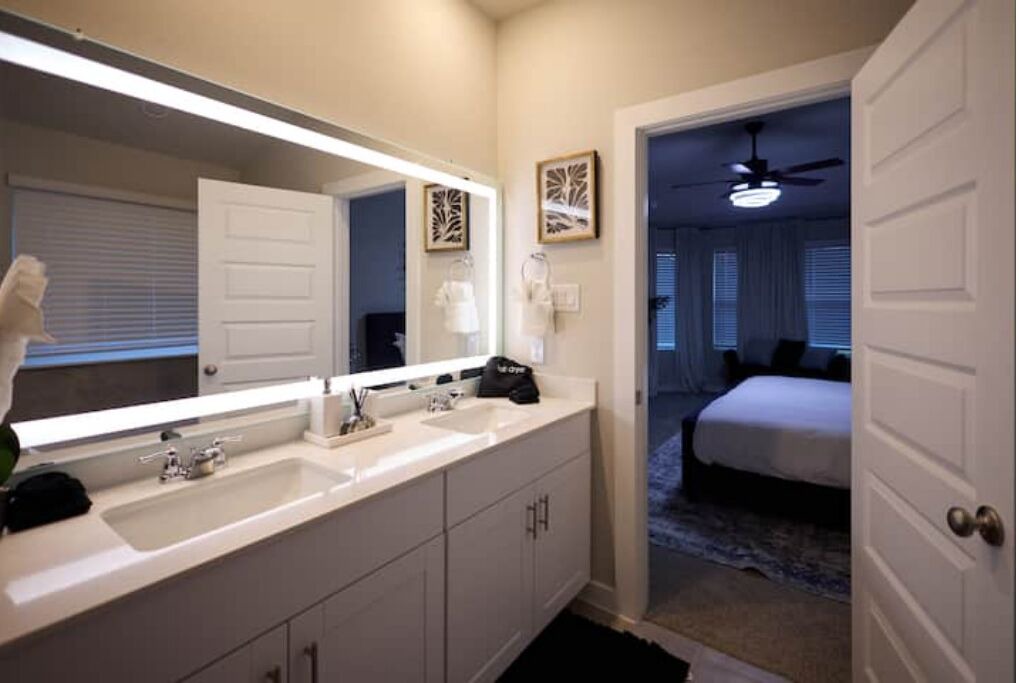 Photo of Bathroom in Pecan Grove
