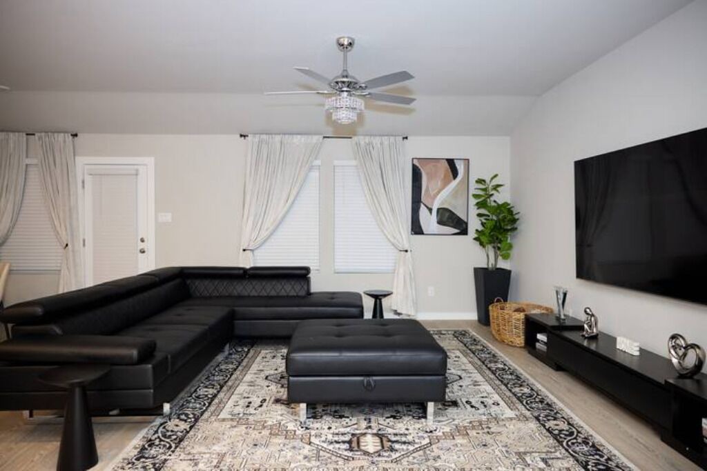 Photo of Livingroom in Pecan Grove