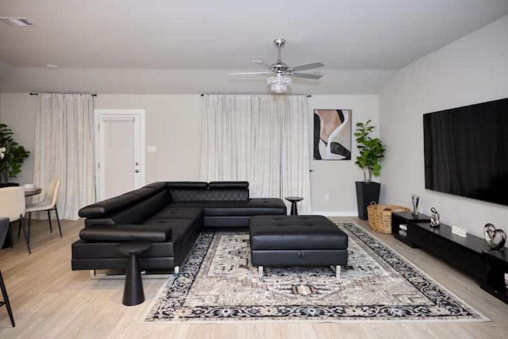 Photo of Livingroom in Pecan Grove