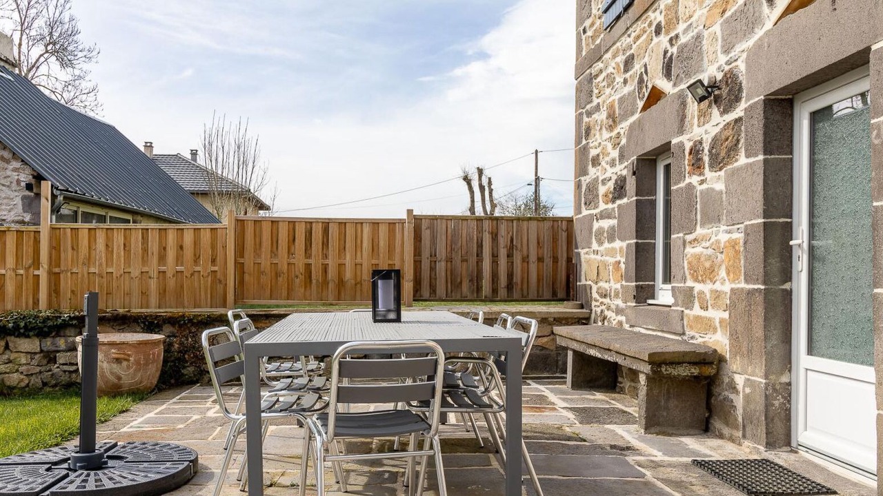 Photo of Outdoor in Charbonnieres-les-Varennes