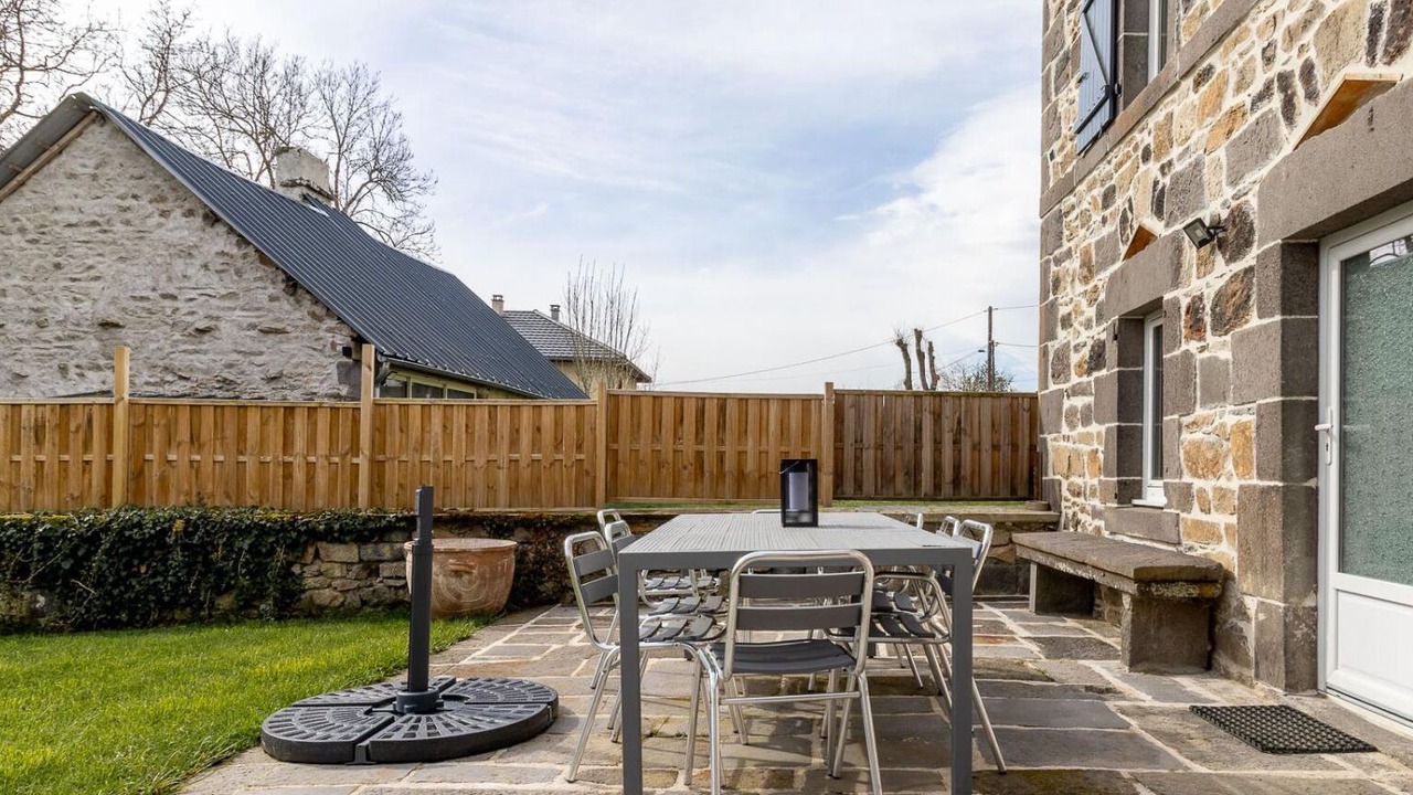 Photo of Outdoor in Charbonnieres-les-Varennes