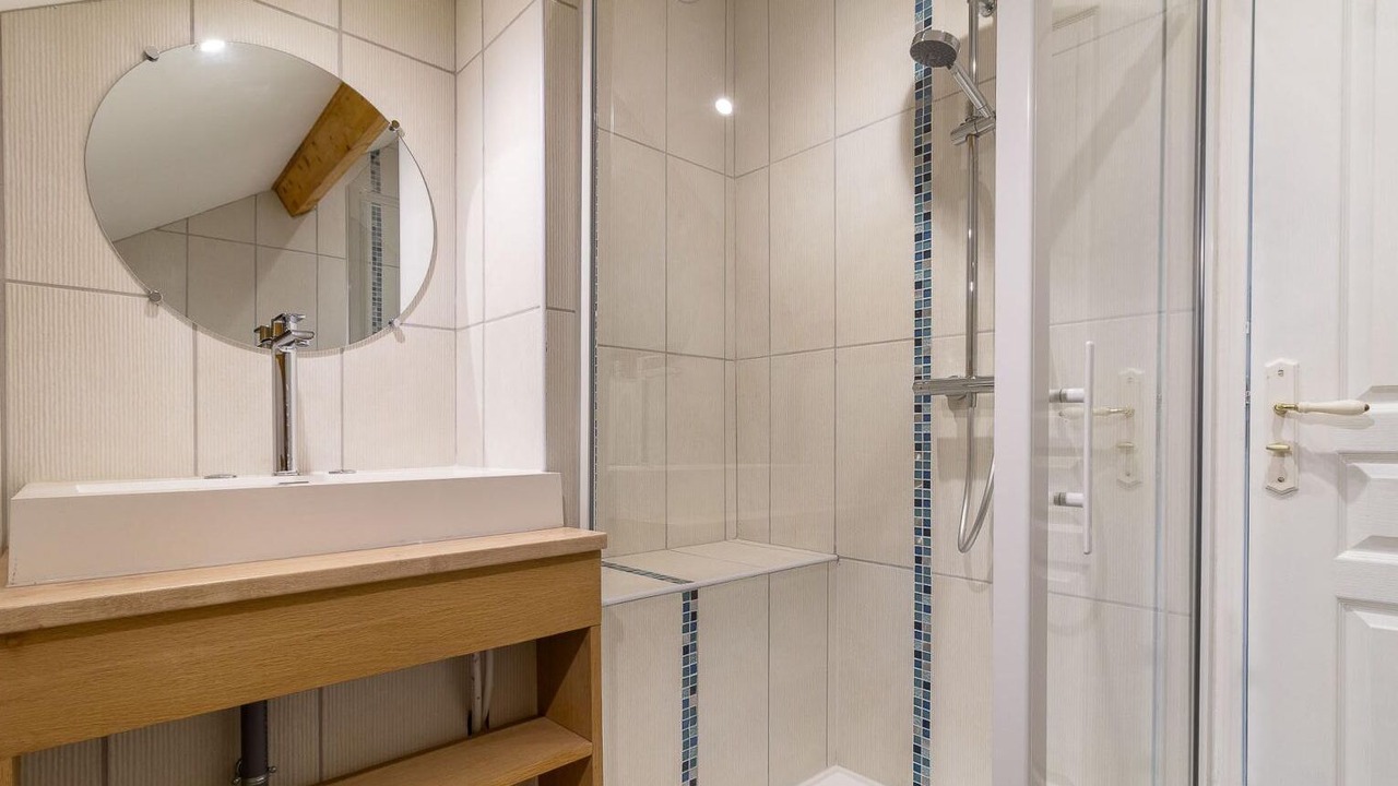Photo of Bathroom in Charbonnieres-les-Varennes