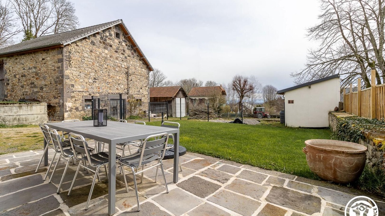 Photo of Outdoor in Charbonnieres-les-Varennes