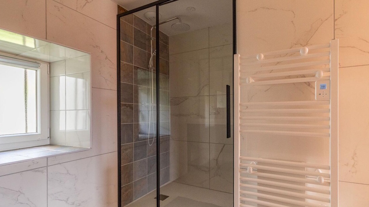 Photo of Bathroom in Charbonnieres-les-Varennes