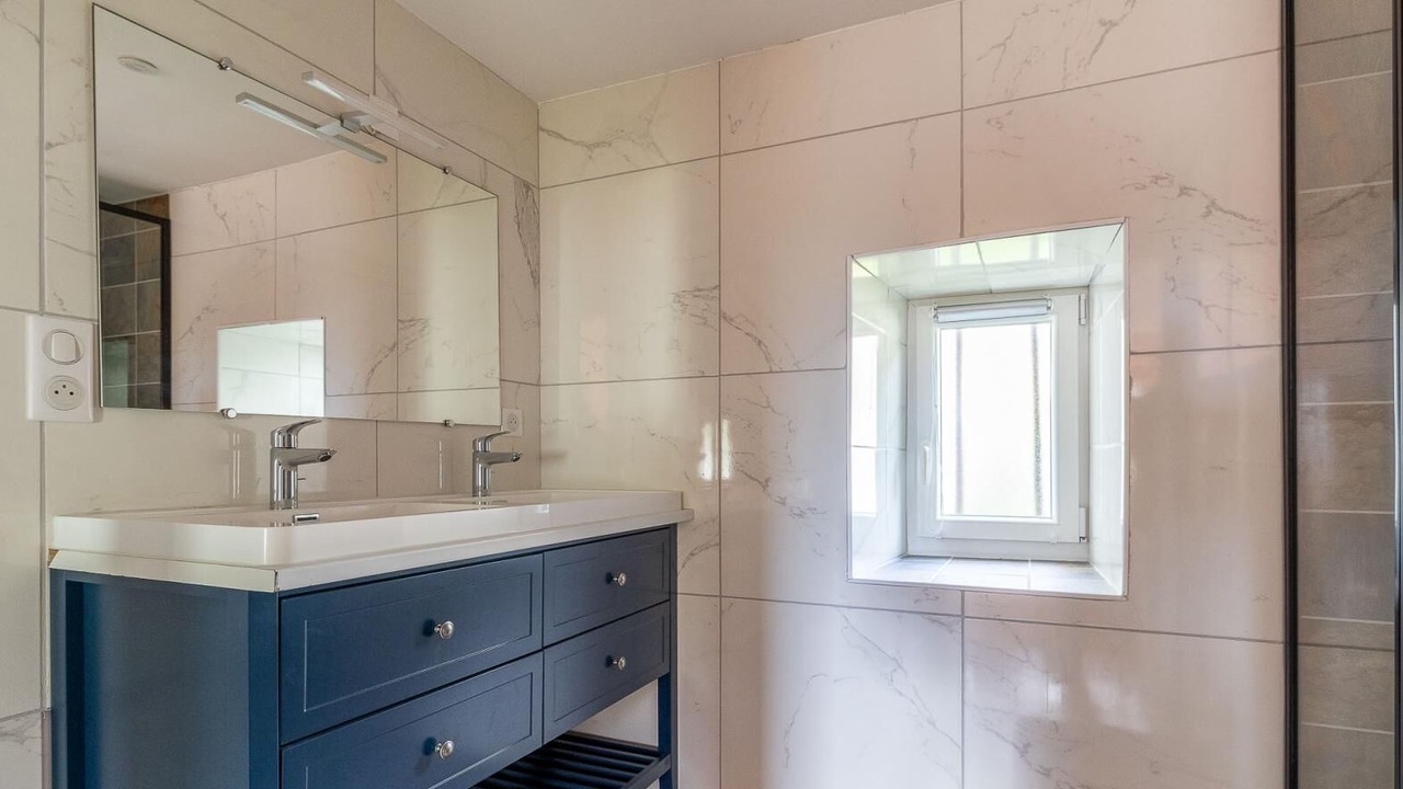 Photo of Bathroom in Charbonnieres-les-Varennes