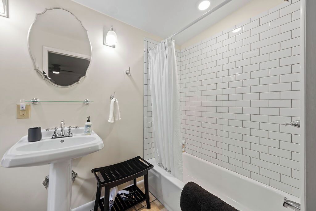 Photo of Bathroom in Eureka Springs Historic District