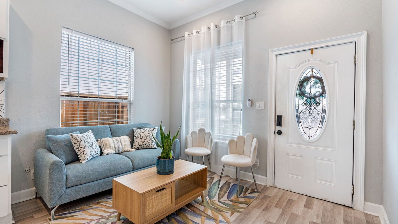 Photo of Livingroom in Washington Ave./ Memorial Park