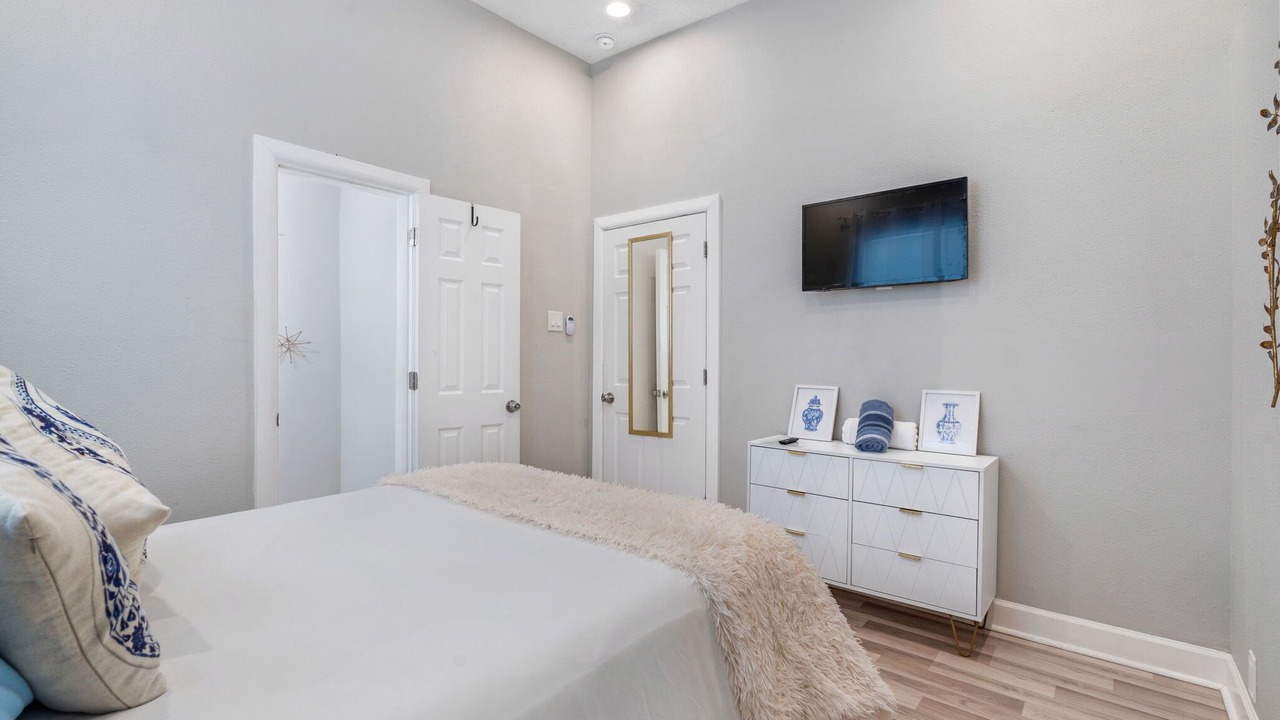 Photo of Bedroom in Washington Ave./ Memorial Park