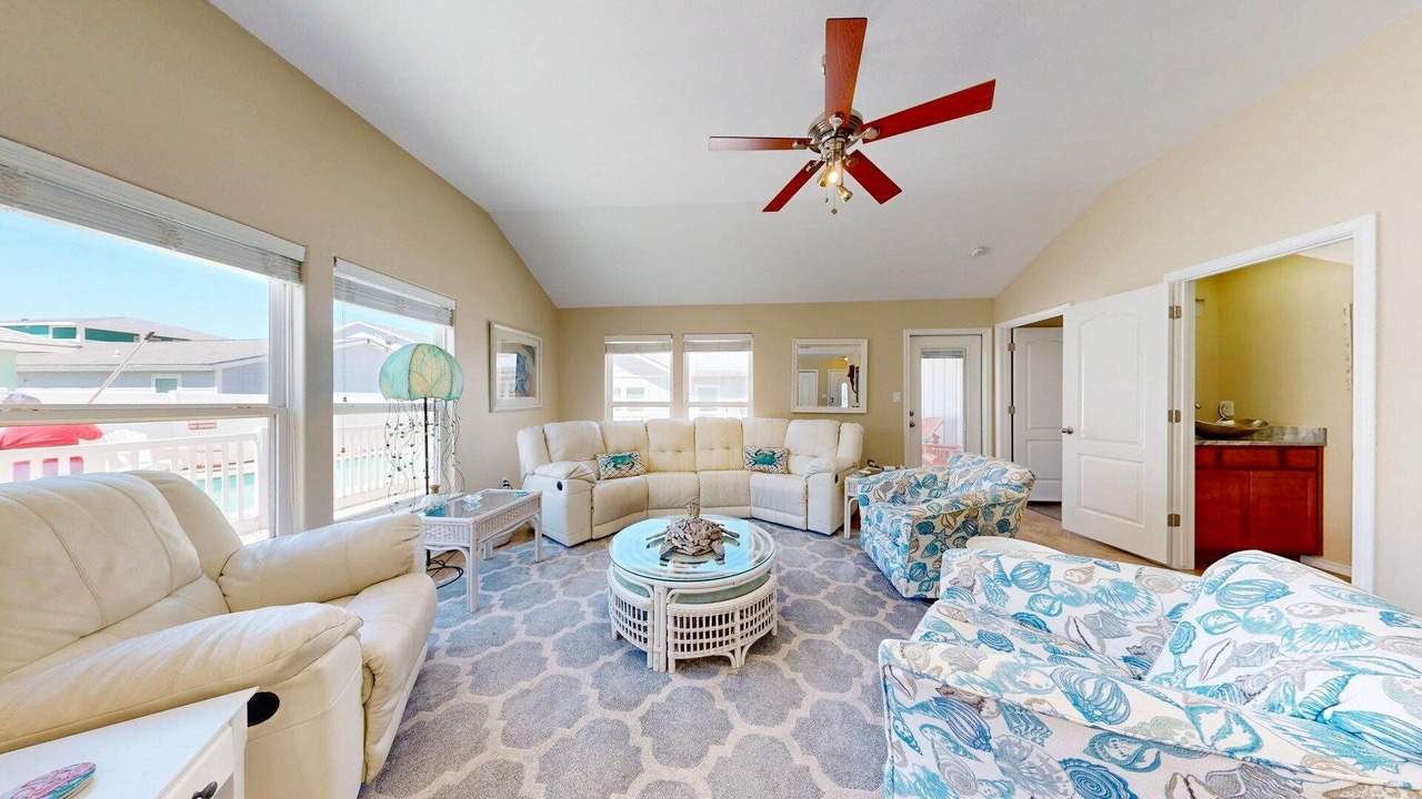 Photo of Livingroom in Safe Harbor