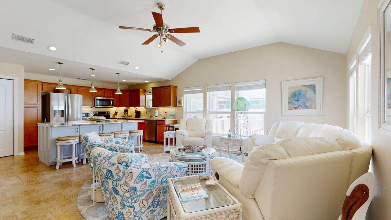 Photo of Livingroom in Safe Harbor