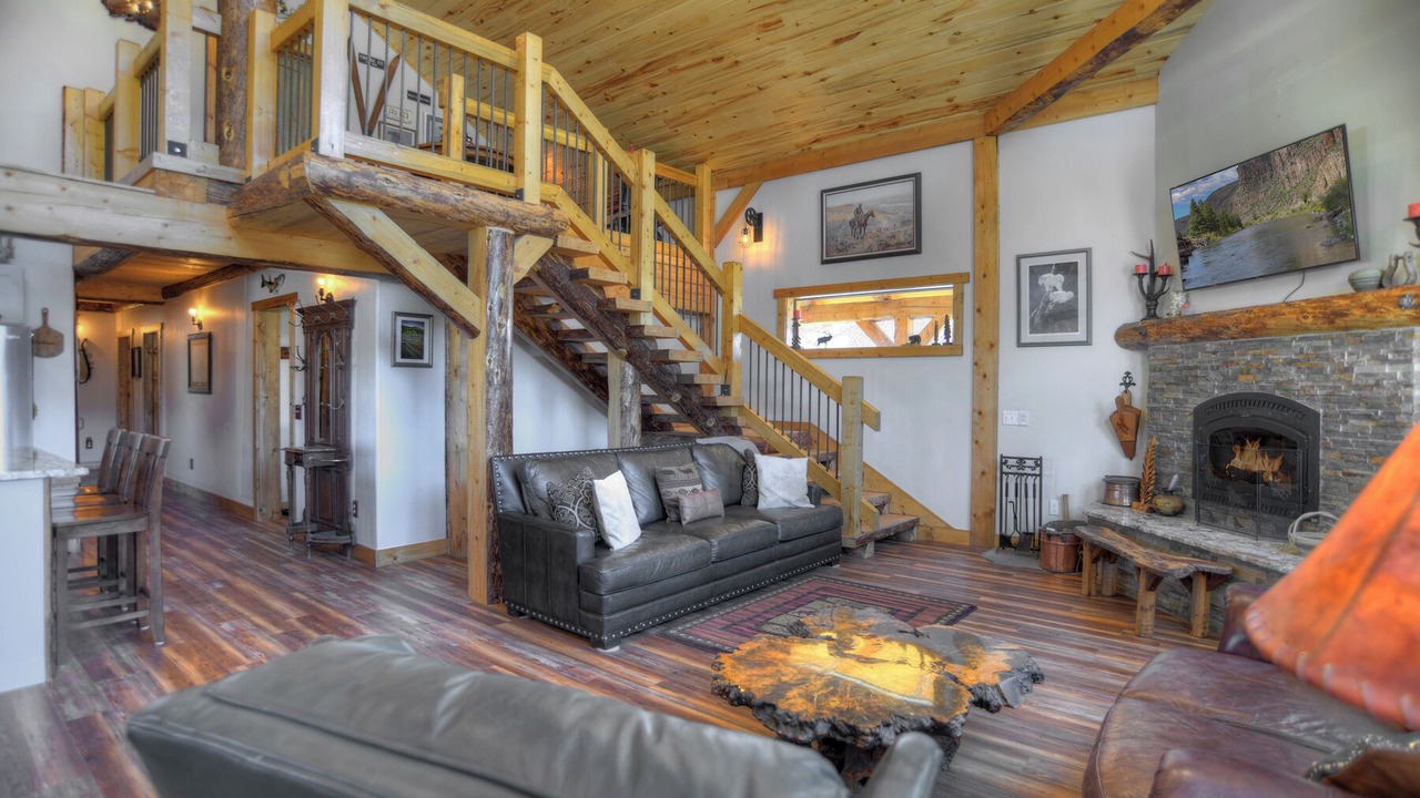 Photo of Livingroom in Creede
