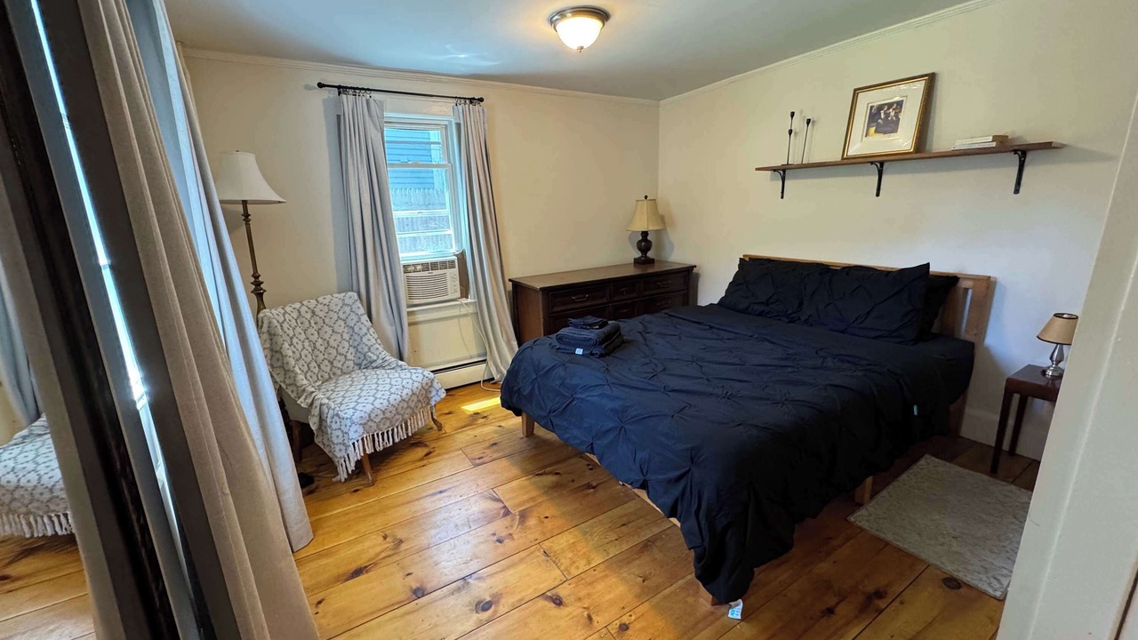 Photo of Bedroom in Salem