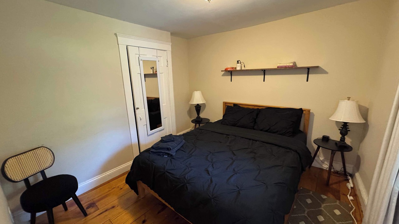Photo of Bedroom in Salem