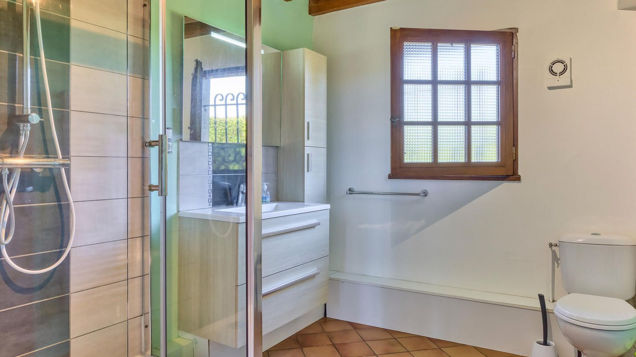 Photo of Bathroom in Saint-Etienne-l'Allier