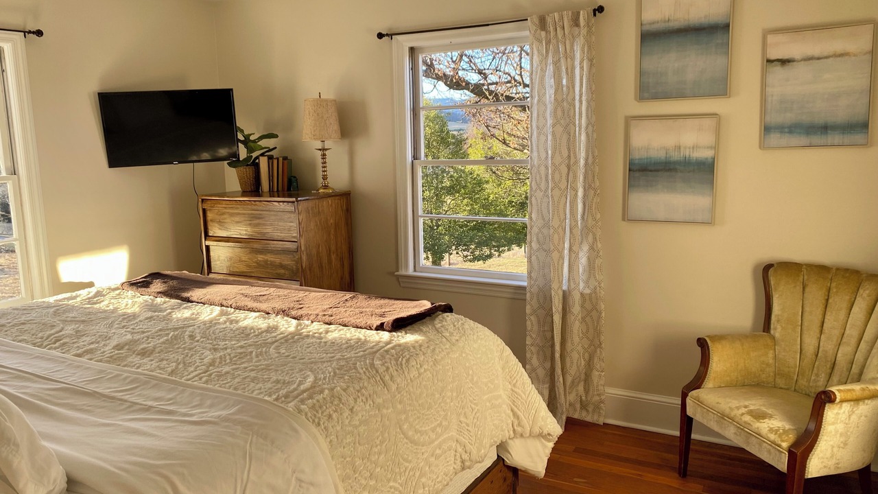 Photo of Bedroom in Rockbridge Baths