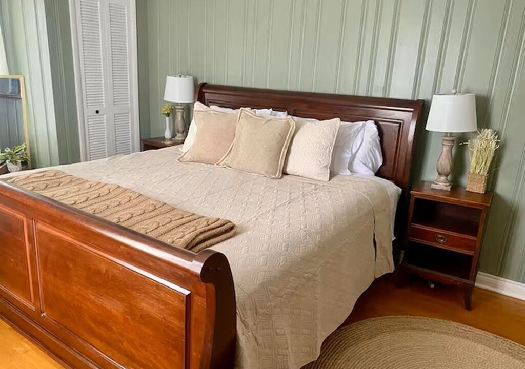 Photo of Bedroom in Rockbridge Baths